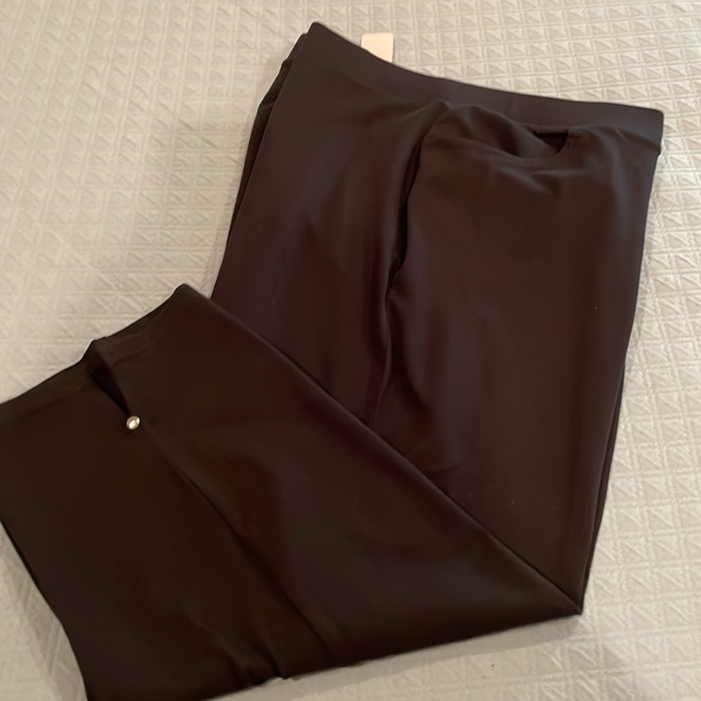 NWT Chico’s Weekends pull on rivet crops